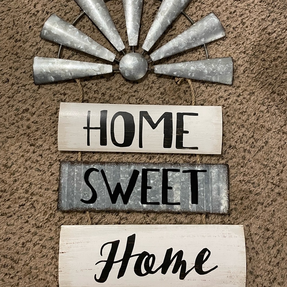 Rustic Metal and Wood 'Home Sweet Home' Wall Decor
